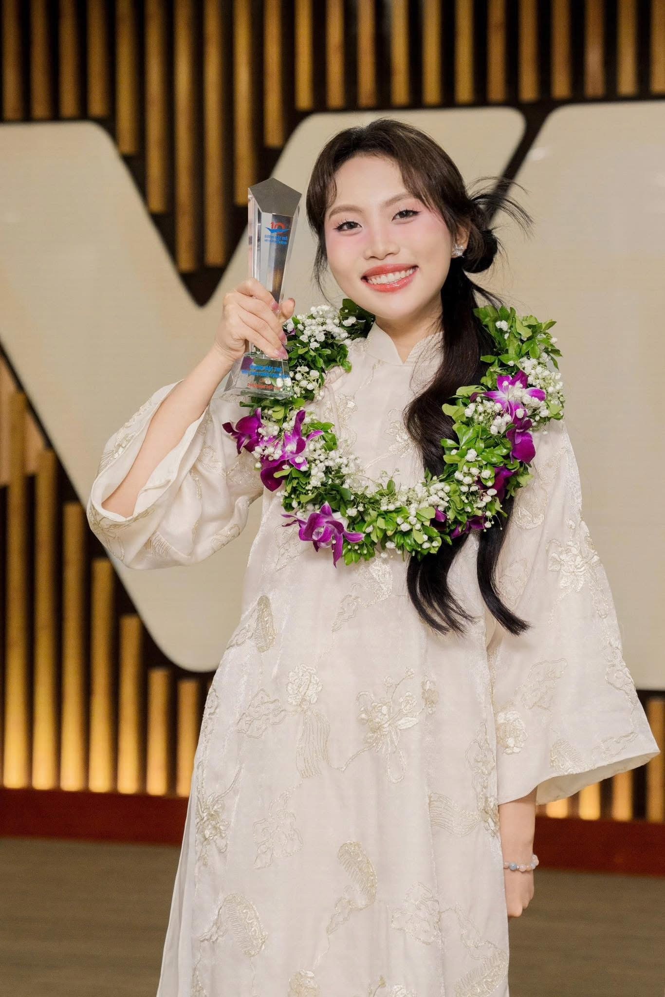 Phương Mỹ Chi đã không ngừng học hỏi, thử sức với nhiều phong cách âm nhạc mới, từng bước khẳng định bản thân trên con đường chuyên nghiệp.