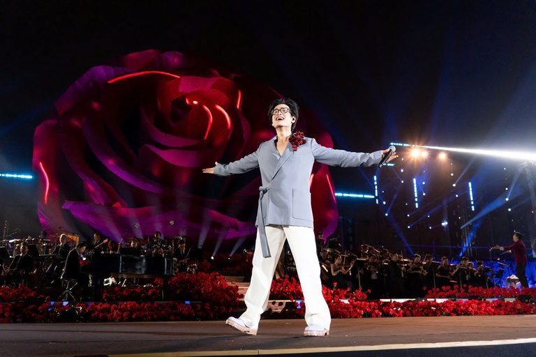 Live concert Sketch A Rose trong cơn mưa xuân Sài Gòn: Trọn vẹn hai đêm nhạc rực cháy