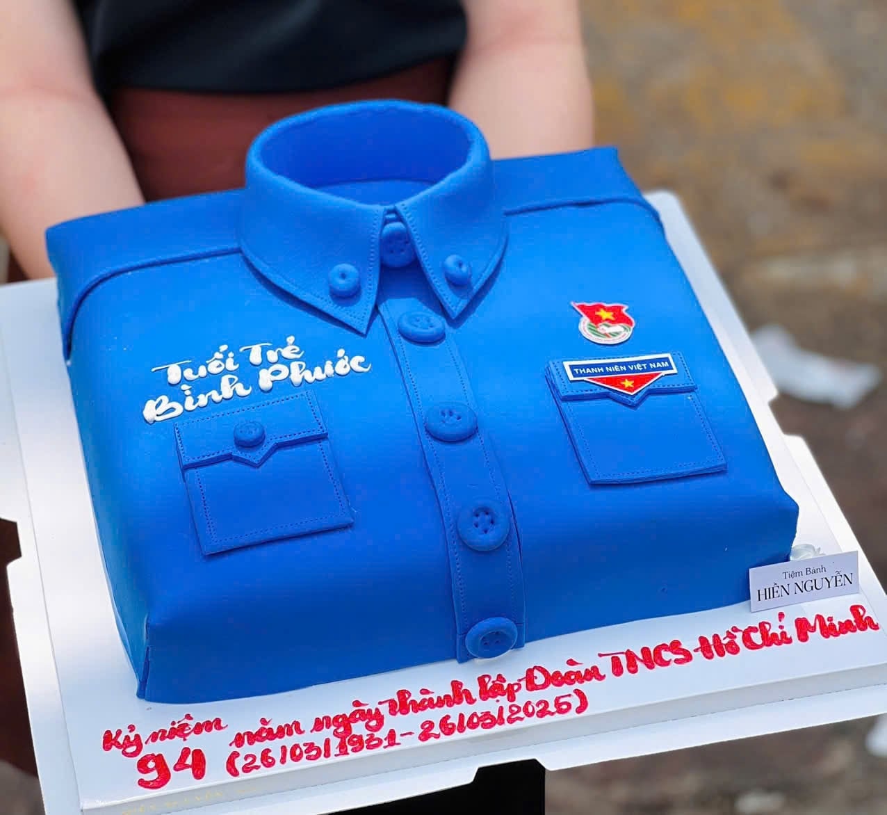 Chiếc bánh kỷ niệm 94 năm ngày thành lập đoàn TNCS Hồ Chí Minh