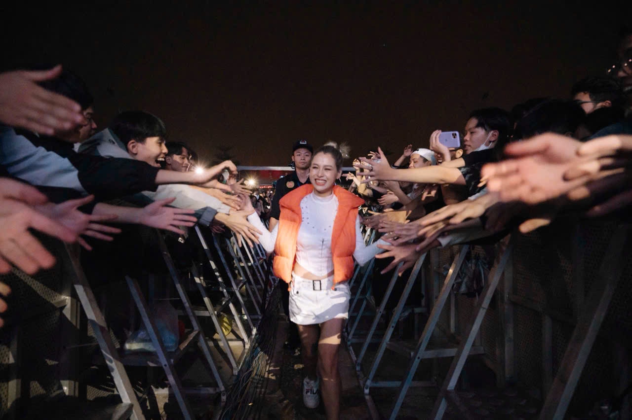 Vẻ ngoài sáng sân khấu là lợi thế mà Veera thừa nhận