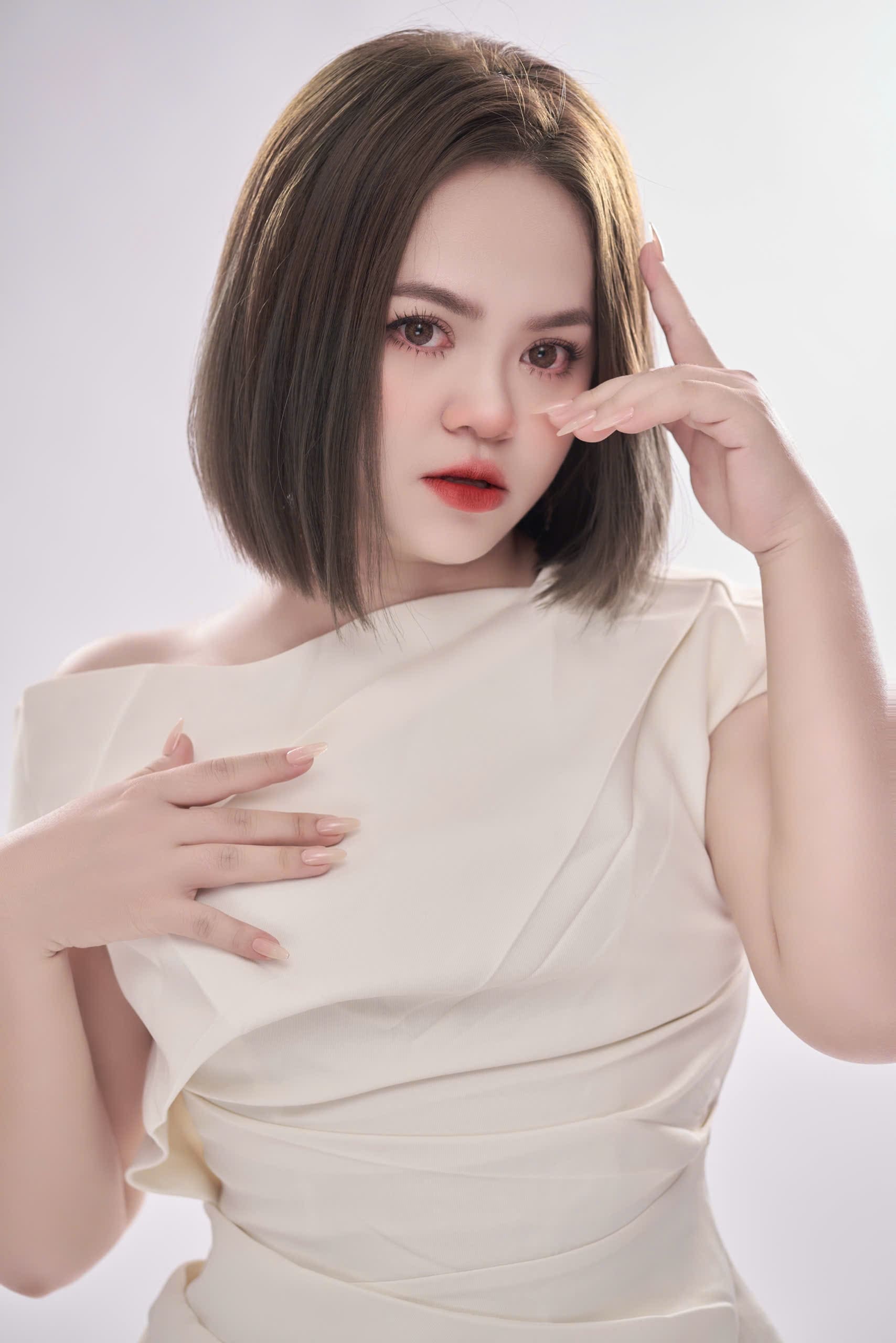 Trần Kim Chi (Chi Xăm) - 1. 