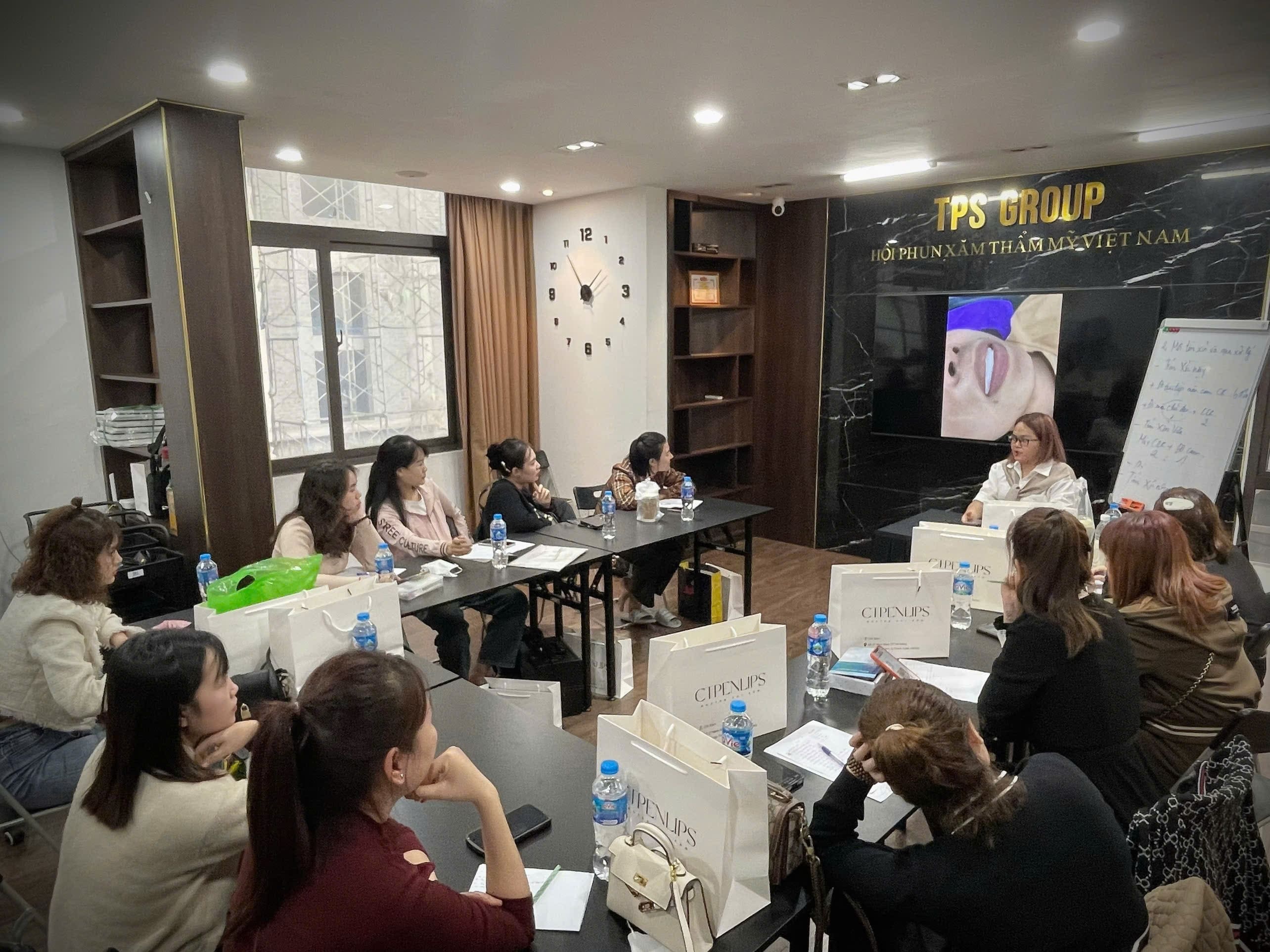 Các khoá đào tạo của Chi Xăm luôn kín chỗ 