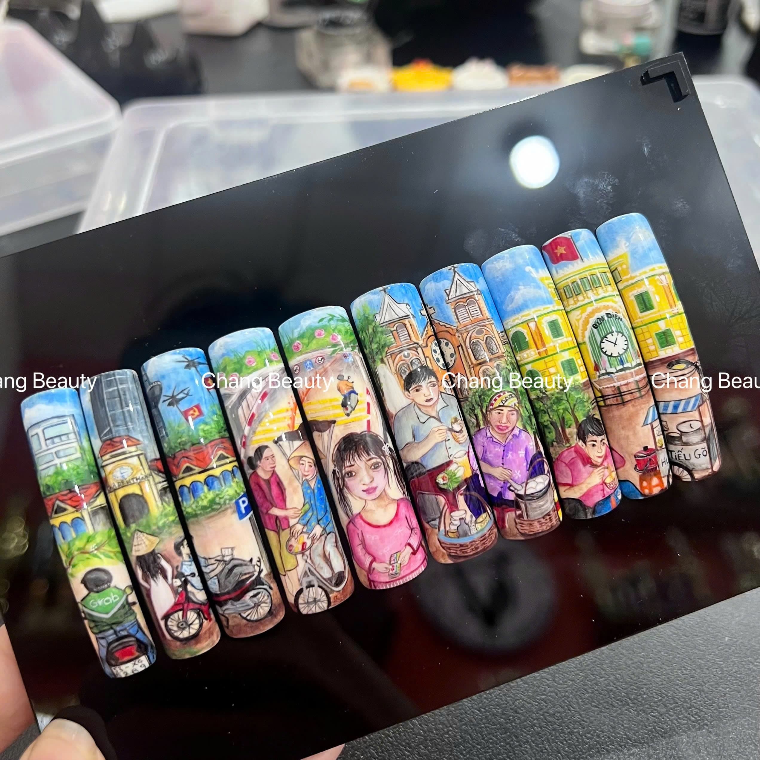 Nail vẽ được thực hiện bởi Em Chã và Chang Beauty