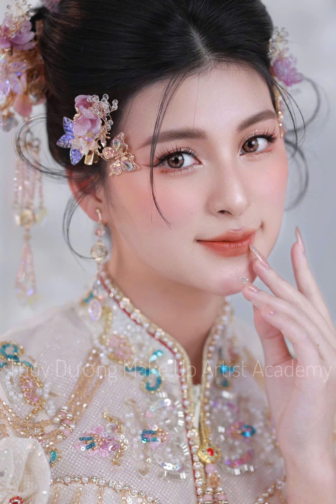 Makeup look được thực hiện bởi Thuỳ Dương