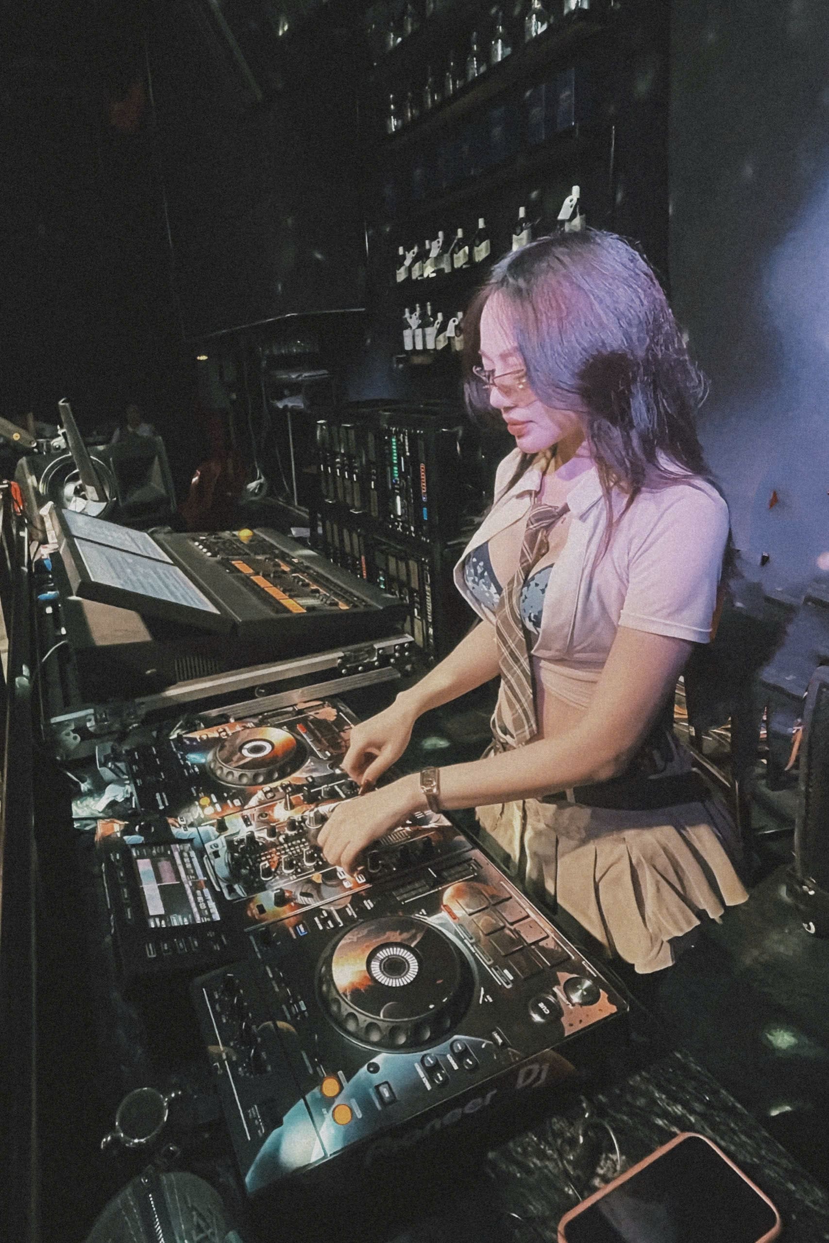 DJ Scarlet-T (Nguyễn Thị Phương Thảo) - 2