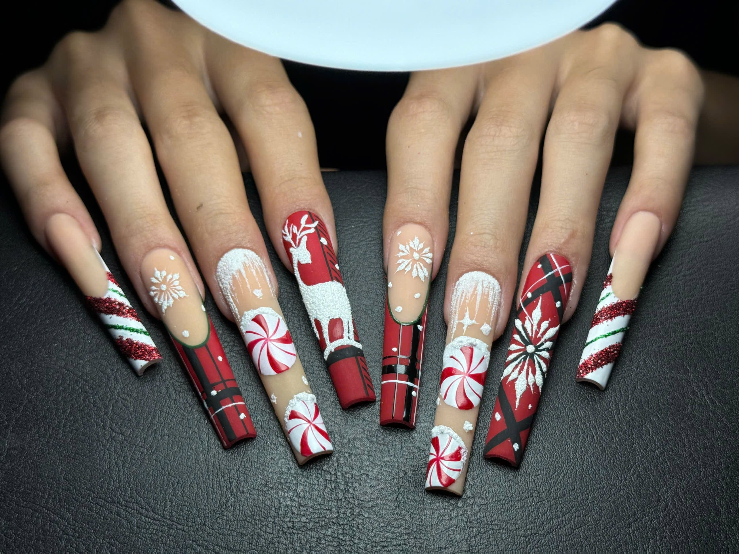 Tác phẩm nail do chị Thu Trang thực hiện