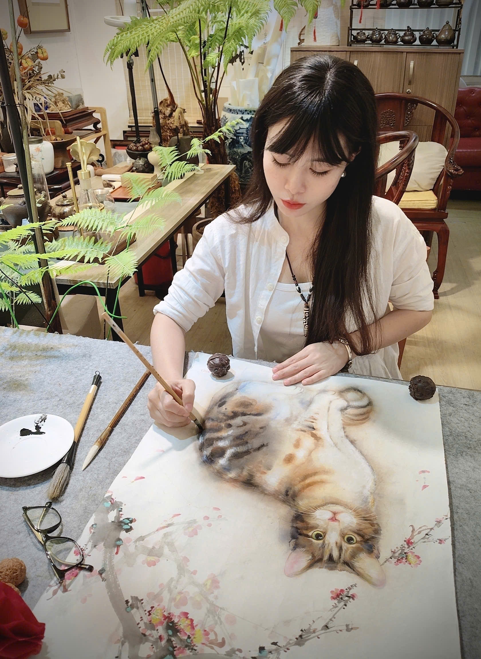 Nguyễn Nhật – Họa sĩ trẻ kể chuyện bằng tranh thủy mặc và những khoảng lặng của cảm xúc