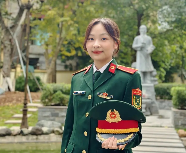 Bùi Việt Hà nữ sinh duy nhất là gương mặt trẻ tiêu biểu toàn quân