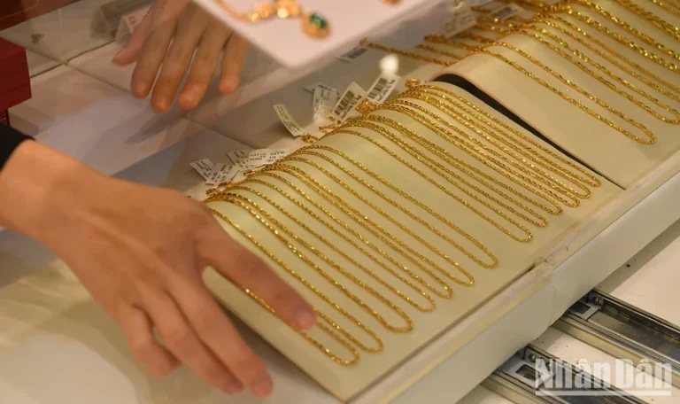 Giá vàng ngày 16/3: Vàng nhẫn, vàng miếng liên tiếp thiết lập các kỷ lục mới