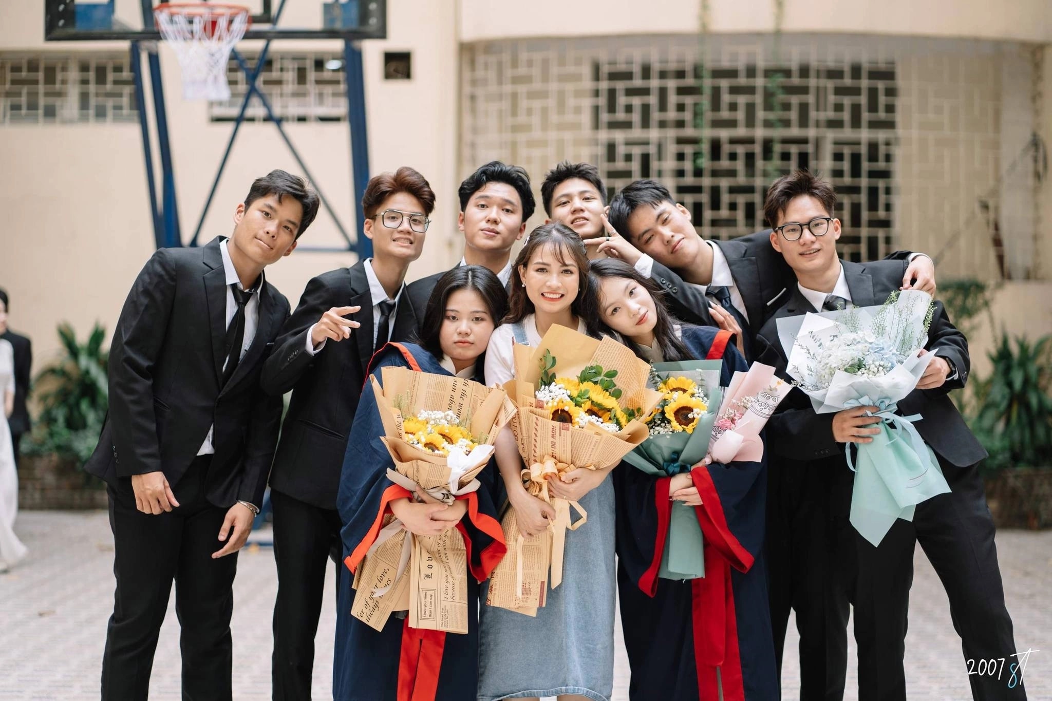 Học sinh trường THPT chuyên Đại học Sư phạm. Ảnh: Fanpage nhà trường