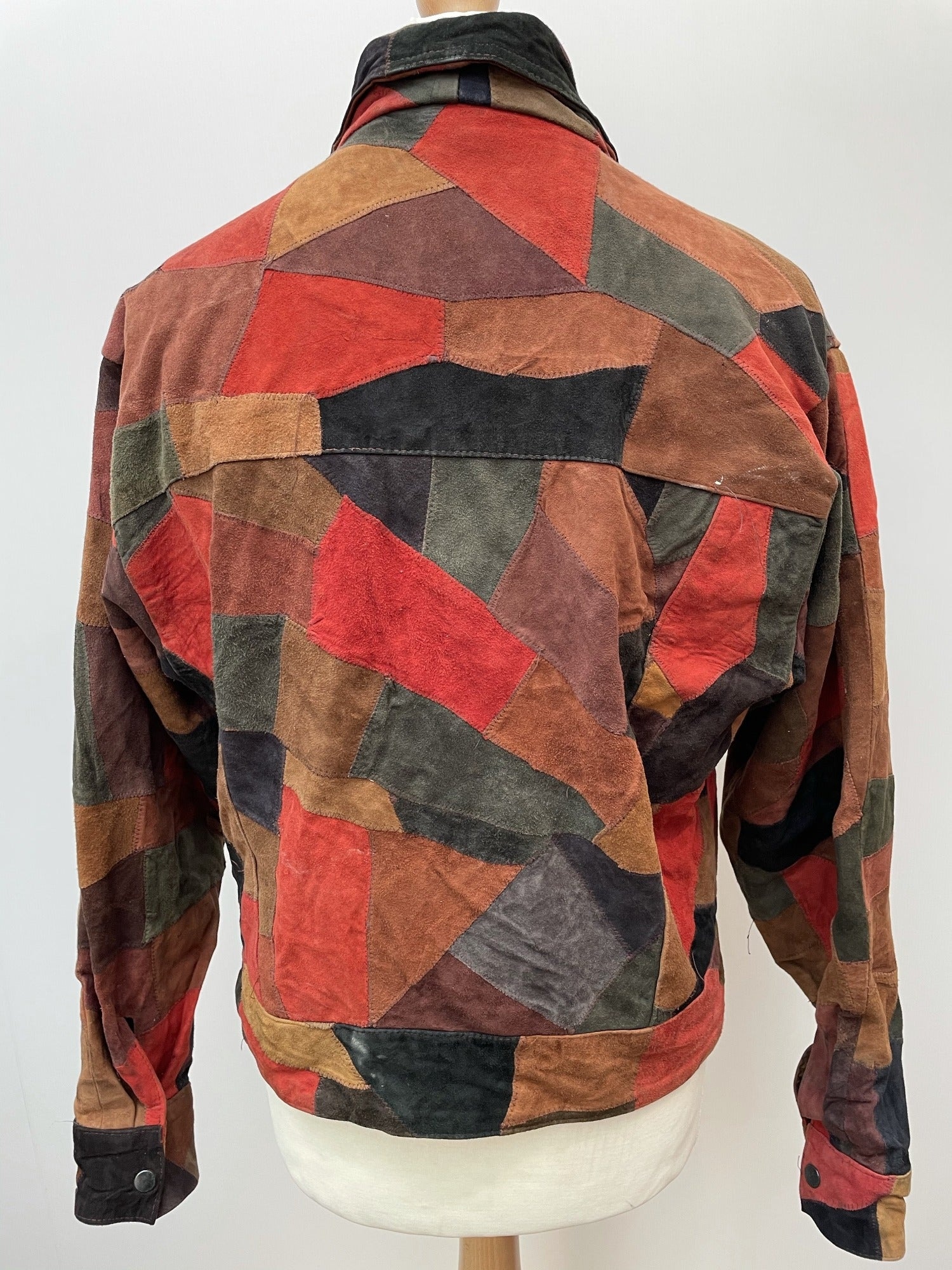 Mảnh lưng của một chiếc patchwork jacket “vá chằng chịt” (Ảnh: Urban Village)
