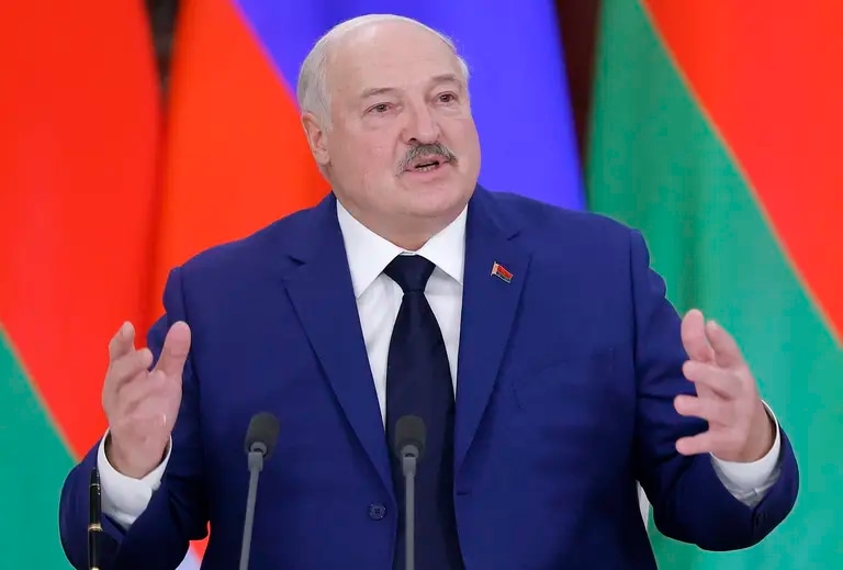 Tổng thống Belarus Alexander Lukashenko trong cuộc họp báo ở Moskva ngày 13/3. Ảnh: AFP