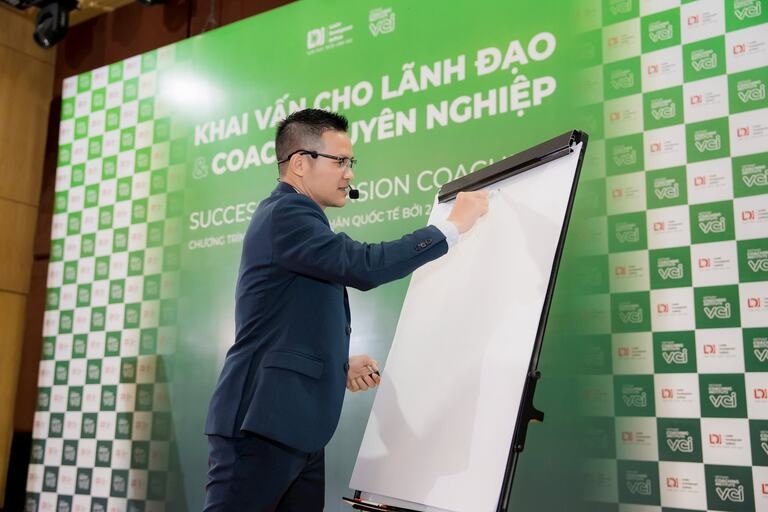 Trần Tiến Công - Tổng giám đốc Vietnam Coaching Institute người đã giúp nhiều người tìm lại ý nghĩa cuộc sống