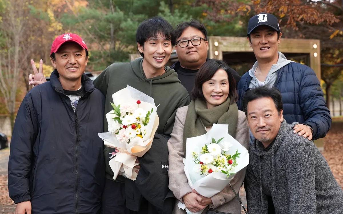 Cú lật vai của nghệ sĩ Hồng Đào trong “Mang Mẹ Đi Bỏ”