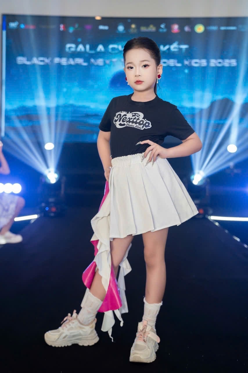 Model kids Trương Quỳnh Thư - 1