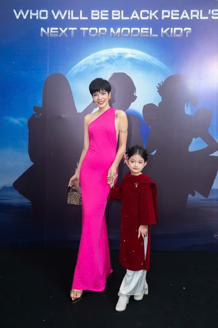 Huấn luyện viên Diệu Huê – người đồng hành cùng Thảo Vy trong hành trình chạm ngõ sàn diễn