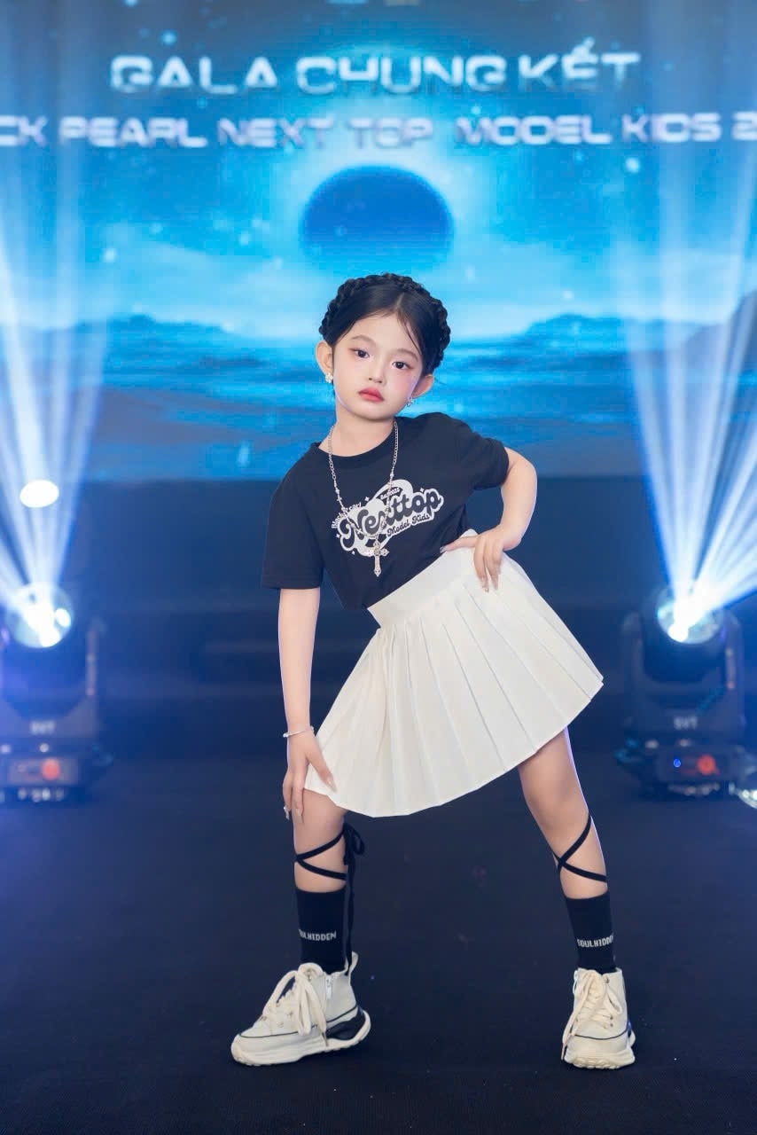 Trang phục đồng diễn của Thảo Vy